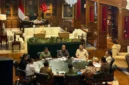 Presiden Prabowo Subianto menerima laporan Satuan Tugas Penertiban Kawasan Hutan (Satgas PKH) di Hambalang, Kabupaten Bogor, Jawa Barat (kementerian sekretaris negara)