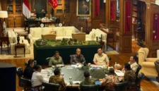 Presiden Prabowo Subianto menerima laporan Satuan Tugas Penertiban Kawasan Hutan (Satgas PKH) di Hambalang, Kabupaten Bogor, Jawa Barat (kementerian sekretaris negara)