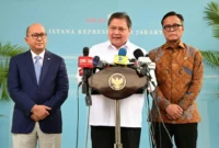 Menteri Koordinator Bidang Perekonomian Airlangga Hartarto membahas penguatan industri tekstil dan produk tekstil (foto: kementerian sekretaris negara)