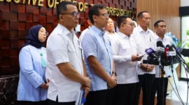 Kepala Staf Kepresidenan Dudung Abdurachman bersama Menteri Kesehatan Budi Gunadi Sadikin menyampaikan keterangan terkait pengesahan 25 program studi PPDS baru di Jakarta (foto: kementerian kesehatan)