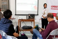 BRIN bersama Pemerintah Kabupaten Klaten mendorong pengendalian tikus sawah secara terpadu melalui pengelolaan habitat, perangkap, musuh alami, dan tindakan kolektif (foto: brin)
