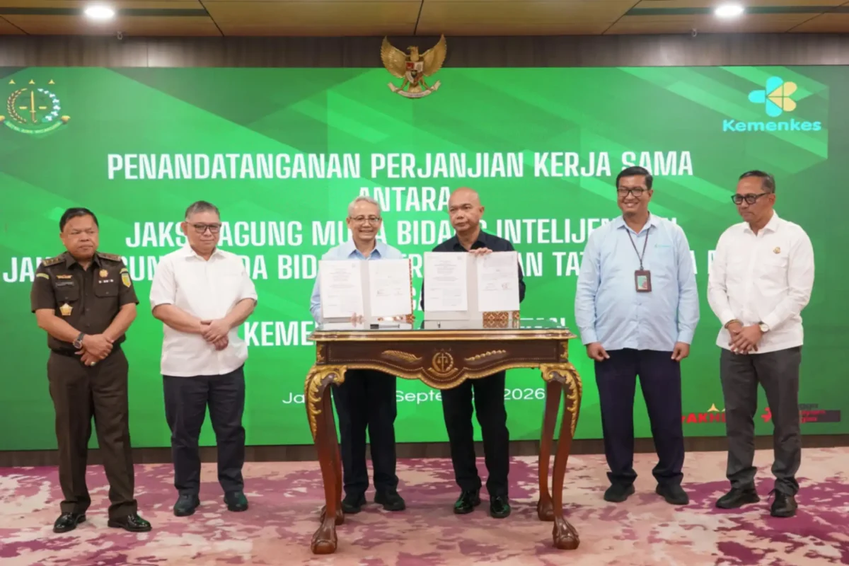 Sekretaris Jenderal Kemenkes Kunta Wibawa Dasa Nugraha bersama jajaran Kejaksaan Agung saat penandatanganan kerja sama pengawalan program kesehatan di Jakarta (foto: kementerian kesehatan)