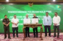 Sekretaris Jenderal Kemenkes Kunta Wibawa Dasa Nugraha bersama jajaran Kejaksaan Agung saat penandatanganan kerja sama pengawalan program kesehatan di Jakarta (foto: kementerian kesehatan)