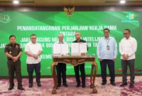 Sekretaris Jenderal Kemenkes Kunta Wibawa Dasa Nugraha bersama jajaran Kejaksaan Agung saat penandatanganan kerja sama pengawalan program kesehatan di Jakarta (foto: kementerian kesehatan)