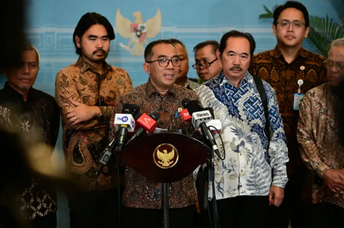 Menteri Pendidikan Tinggi, Sains, dan Teknologi Brian Yuliarto menyampaikan bahwa pemerintah akan melibatkan ilmuwan untuk memperkuat kebijakan pengelolaan gambut (foto: kementerian sekretaris negara)