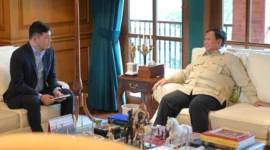 Presiden Prabowo Subianto menerima Duta Besar Amerika Serikat untuk ASEAN Kevin Kim dan Kuasa Usaha ad interim Joy M. Sakurai di Hambalang, Jawa Barat (foto: kementerian sekretaris negara)