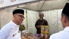 Menteri Haji dan Umrah Mochamad Irfan Yusuf saat membuka Business Matching Expo UMKM dan Ekosistem Haji dan Umrah Tahun 2026 di Stadion Wilis, Madiun (foto: kementerian haji dan umrah)