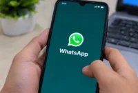 penggunaan dua akun WhatsApp pada satu HP (Ilustrasi AI : sisipublik.com)