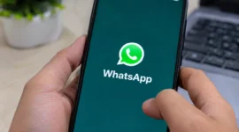 penggunaan dua akun WhatsApp pada satu HP (Ilustrasi AI : sisipublik.com)
