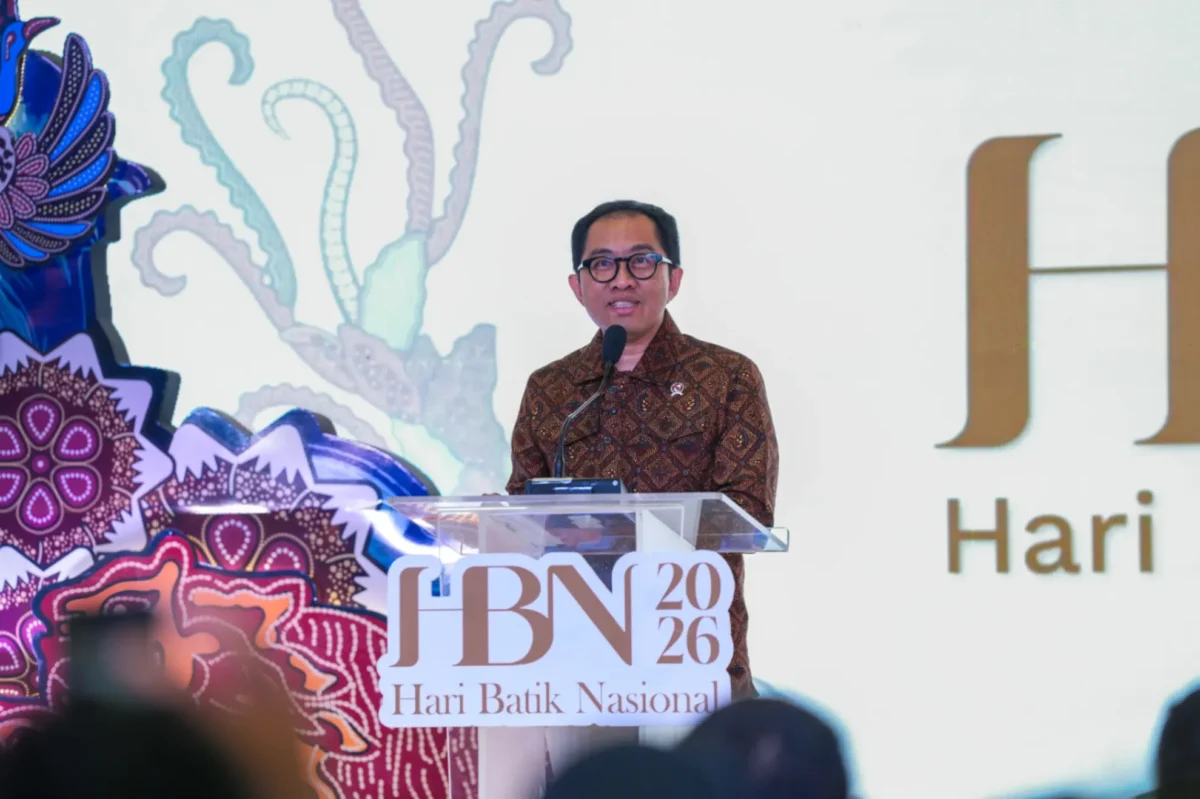 Pameran Hari Batik Nasional 2026 di Surabaya menjadi bagian dari upaya memperkuat industri batik sekaligus mendorong regenerasi perajin dan keterlibatan generasi muda (foto: kementerian perindustrian)