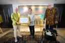 Kementerian Kebudayaan menerima hibah 275 lukisan dan sketsa karya Otto Djaya beserta buku serta dokumen seni dari keluarga Holst di Jakarta (foto: kementerian kebudayaan)