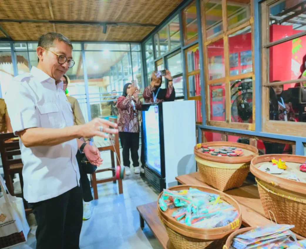 Menteri Kebudayaan Fadli Zon meresmikan ruang pamer Museum Cipta Mahardika yang menjadi bagian dari perluasan Museum Gubug Wayang di Mojokerto, Jawa Timur (foto: kementerian kebudayaan)