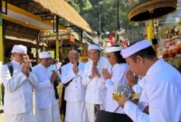 Sekretaris Jenderal Kementerian Kebudayaan Bambang Wibawarta menghadiri rangkaian Tawur Agung Manca Wali Krama di Desa Songan, Bali (foto: kementerian kebudayaan)