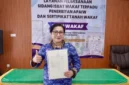 Perwakilan gereja menerima sertipikat tanah rumah ibadah dari Kantor Pertanahan Kabupaten Pohuwato, Gorontalo (foto: kementerian agraria dan tatat ruang)