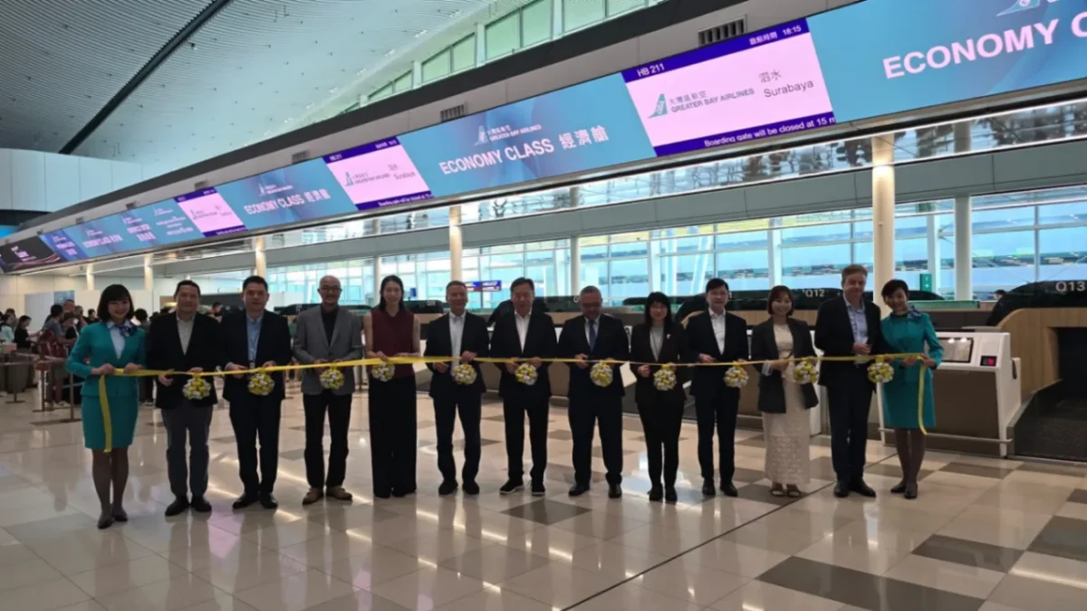 Perwakilan KJRI Hong Kong menghadiri inaugurasi penerbangan perdana Greater Bay Airlines rute Hong Kong-Surabaya di Terminal 2 Hong Kong International Airport (foto: kementerian pariwisata)