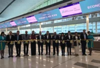 Perwakilan KJRI Hong Kong menghadiri inaugurasi penerbangan perdana Greater Bay Airlines rute Hong Kong-Surabaya di Terminal 2 Hong Kong International Airport (foto: kementerian pariwisata)