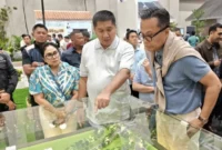 Menteri PKP Maruarar Sirait bersama COO Danantara Indonesia Dony Oskaria meninjau stan Danantara Housing Expo 2026 di NICE PIK 2, Tangerang (foto: kementerian perumahan dan kawasan pemukiman)