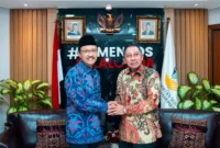 Menteri Sosial Saifullah Yusuf atau Gus Ipul saat menerima audiensi Bupati Pidie Jaya Sibral Malasyi di Kantor Kementerian Sosial, Jakarta (foto: kementerian sosial)