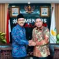 Menteri Sosial Saifullah Yusuf atau Gus Ipul saat menerima audiensi Bupati Pidie Jaya Sibral Malasyi di Kantor Kementerian Sosial, Jakarta (foto: kementerian sosial)