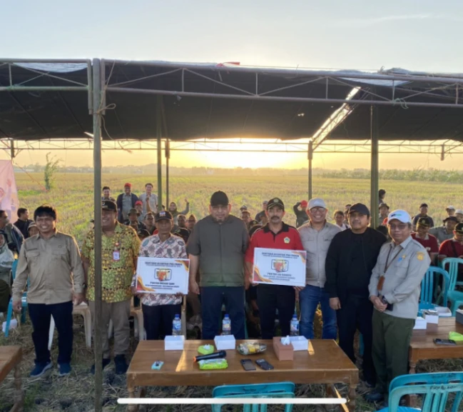Pompa air digunakan untuk membantu menjaga ketersediaan air bagi tanaman pertanian di wilayah rawan kekeringan Kabupaten Grobogan, Jawa Tengah (foto: kementerian pertanian)