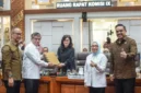 Menteri Ketenagakerjaan Yassierli mengikuti Rapat Kerja Pembicaraan Tingkat I RUU Pelindungan Ketenagakerjaan bersama Komisi IX DPR RI di Kompleks Parlemen, Jakarta (foto: kementerian ketenagakerjaan)