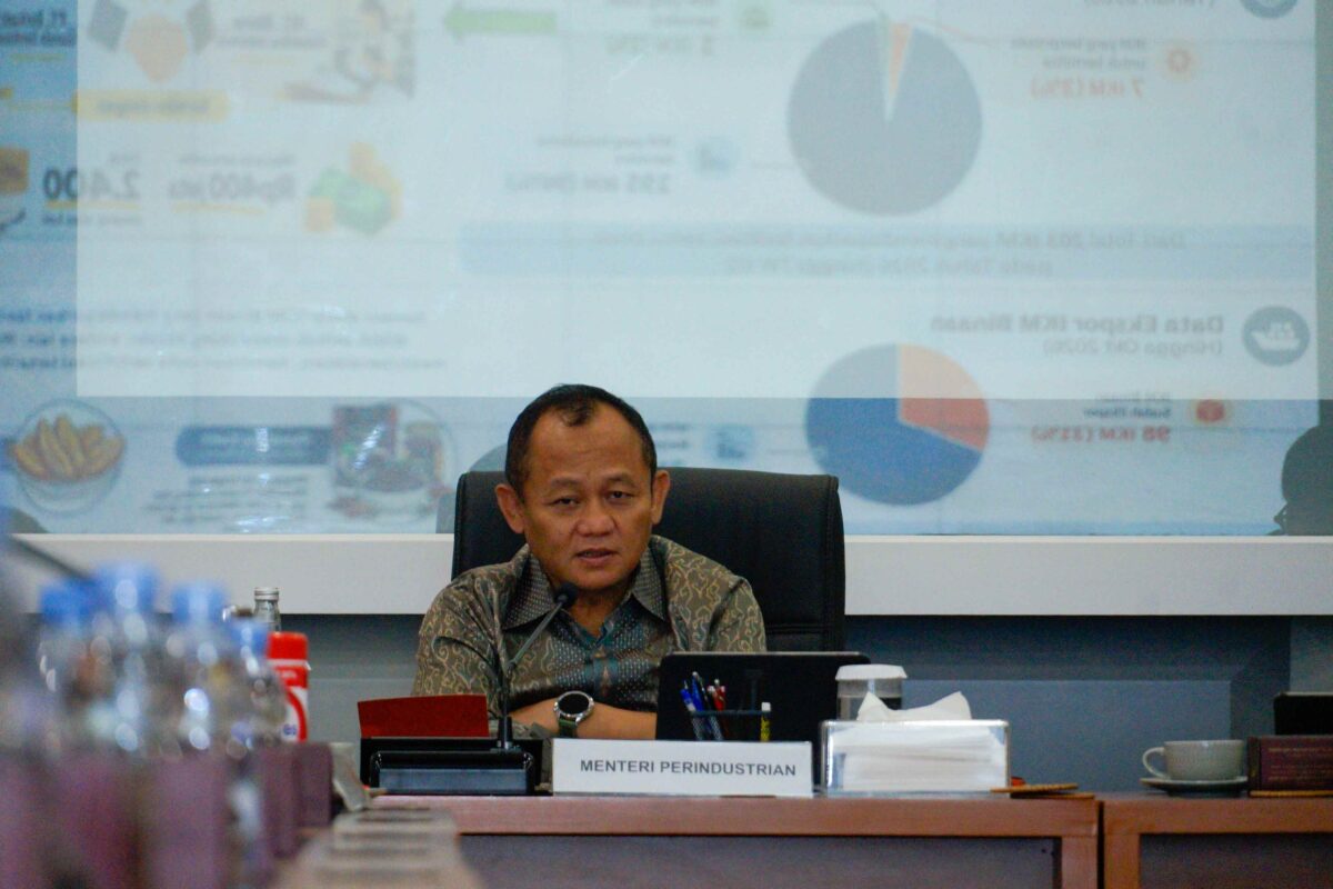 Menteri Perindustrian Muhammad Sarmuji mendorong penerapan industri hijau dan penguatan pengawasan SNI untuk meningkatkan daya saing manufaktur Indonesia (foto: kementerian perindustrian)