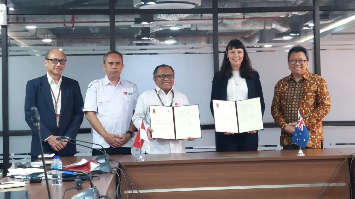 Riset daur ulang panel surya mengkaji pemulihan silikon dan material berharga untuk mendukung ekonomi sirkular serta pengembangan industri hijau (foto: brin)