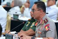 Penanggulangan Bencana (BNPB) Letjen TNI Kristomei Sianturi dan Kapolri Jenderal Suyudi Ario Seto dalam Sidang Kabinet Paripurna