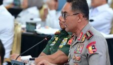 Penanggulangan Bencana (BNPB) Letjen TNI Kristomei Sianturi dan Kapolri Jenderal Suyudi Ario Seto dalam Sidang Kabinet Paripurna