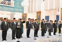 Presiden Prabowo Subianto memimpin prosesi pelantikan empat wakil menteri Kabinet Merah Putih di Istana Negara, Jakart (foto: kementerian sekretaris negara)