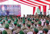 Menhan Sjafrie Sjamsoeddin memberikan pengarahan kepada prajurit Yonif TP 922/UT saat mengunjungi Marshalling Area di Betayau, Tana Tidung, Kalimantan Utara (foto: kementerian pertahanan)