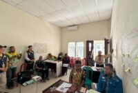 Tenaga kesehatan mengikuti pelatihan Rekam Medis Elektronik yang digelar Tim 7 Ekspedisi Patriot Universitas Indonesia untuk mendukung kesinambungan layanan dan rujukan pasien di Teluk Wondama (foto: kementerian transmigrasi)