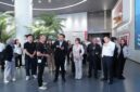 Staf Khusus Menteri Transmigrasi Yoyo A. Budiyanto saat mengunjungi pabrik pengolahan air kelapa FreeNow di Tongxiang, China (foto: kementerian transmigrasi)
