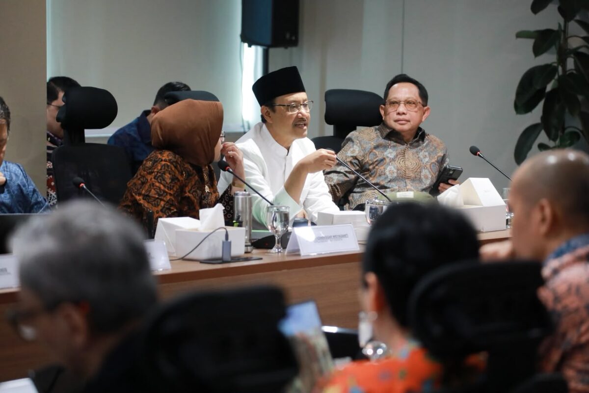 Menteri Sosial Saifullah Yusuf menekankan pentingnya verifikasi identitas, keterbukaan data, dan integrasi antarlembaga untuk meningkatkan ketepatan penyaluran bantuan sosial (foto: kementerian sosial)