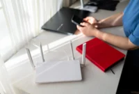 Pengguna dapat memeriksa daftar perangkat melalui pengaturan router di HP untuk mengenali koneksi yang tidak dikenal dan memperkuat keamanan WiFi rumah (Ilustrasi AI: sisipublik.com)