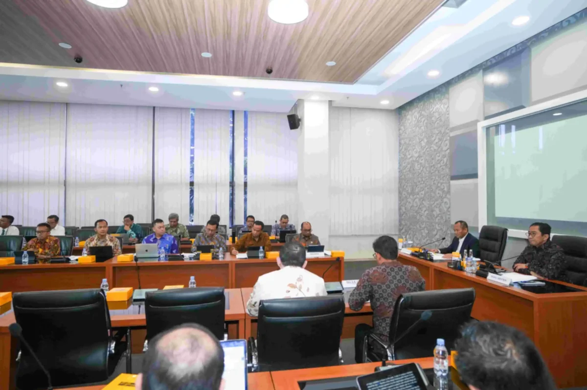 Menteri Perindustrian Muhammad Sarmuji menyampaikan pentingnya sinkronisasi kebijakan dan penguatan koordinasi untuk menjaga pertumbuhan industri manufaktur nasional (foto: kementerian perindustrian)