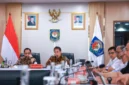 Menteri Kesehatan Budi Gunadi Sadikin mengimbau kelompok rentan membatasi aktivitas di luar rumah dan menggunakan pelindung saat harus keluar selama kabut asap berlangsung (foto: kementerian kesehatan)