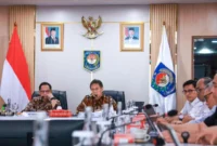 Menteri Kesehatan Budi Gunadi Sadikin mengimbau kelompok rentan membatasi aktivitas di luar rumah dan menggunakan pelindung saat harus keluar selama kabut asap berlangsung (foto: kementerian kesehatan)