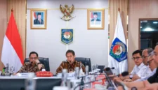 Menteri Kesehatan Budi Gunadi Sadikin mengimbau kelompok rentan membatasi aktivitas di luar rumah dan menggunakan pelindung saat harus keluar selama kabut asap berlangsung (foto: kementerian kesehatan)
