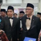 Menteri Haji dan Umrah bersama Dirjen PE2HU Jaenal Effendi meninjau tenant UMKM dalam Yogya Expo UMKM dan Ekosistem Ekonomi Haji dan Umrah 2026 di Jogja Expo Center, Bantul (foto: kementerian haji dan umrah)