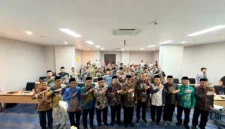 Jajaran Kementerian Haji dan Umrah membahas persiapan penyelenggaraan ibadah haji 1448 H/2027 M, termasuk istithaah kesehatan, kelengkapan dokumen, dan koordinasi pusat-daerah, dalam rapat koordinasi di Bekasi (foto: Kementerian haji dan umrah)