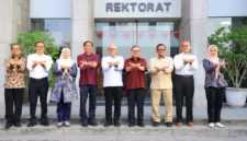 Sekretaris Jenderal Kemnaker Cris Kuntadi dan Rektor Universitas Harkat Negeri Sudirman Said membahas penjajakan kerja sama penguatan kompetensi mahasiswa (foto: kementerian ketenagakerjaan)