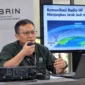 Radio HF dapat mendukung komunikasi jarak jauh ketika jaringan seluler dan infrastruktur telekomunikasi utama mengalami gangguan (Ilustrasi AI: sisipublik.com)