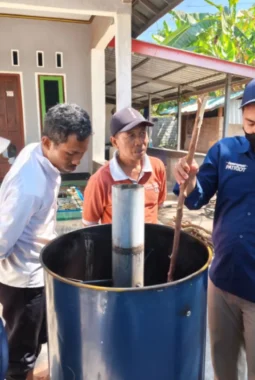 Biochar Selaparang Ubah Limbah Jagung Menjadi Penyubur Tanah