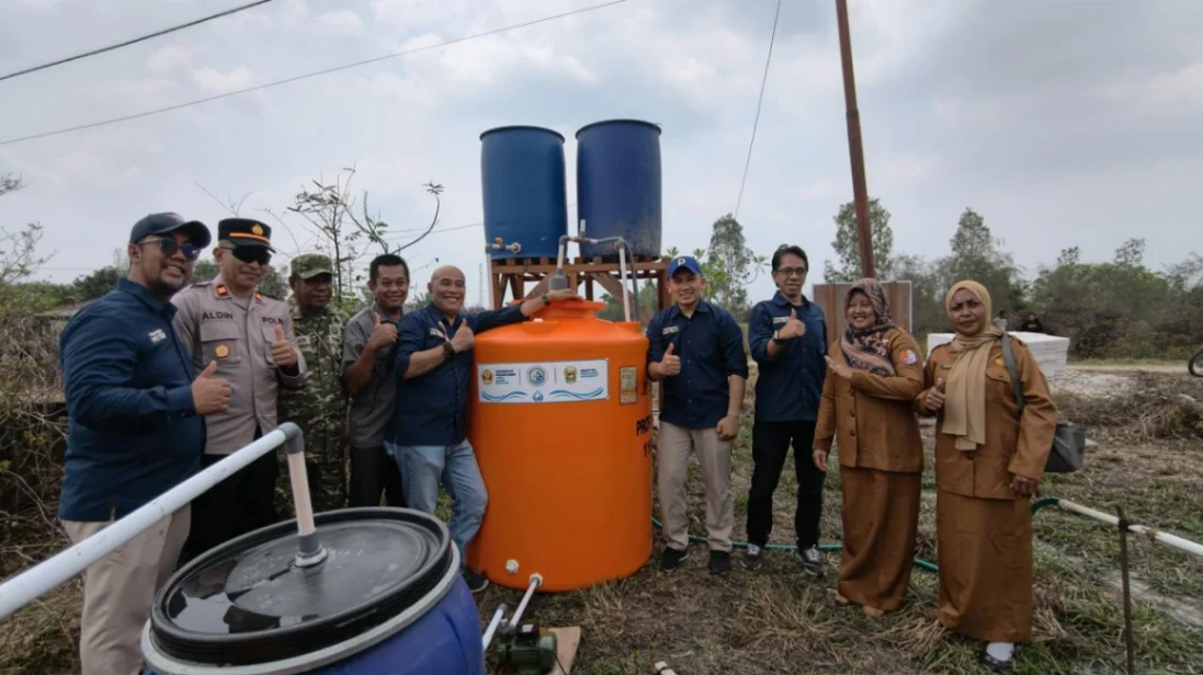 Instalasi pengolahan air yang dikembangkan TEP Unpad untuk membantu memperbaiki kualitas air sumur warga di enam kampung kawasan Bomberay–Tomage, Fakfak (Foto : Tim Ekspedisi Patriot UNPAD)