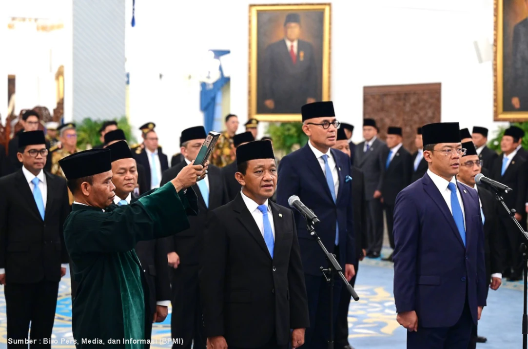 Menteri ESDM Bahlil Lahadalia mendapat mandat sebagai Menteri Koordinator Bidang Hilirisasi dan Transisi Energi dalam pelantikan di Istana Negara, Jakarta (foto: kementerian esdm)