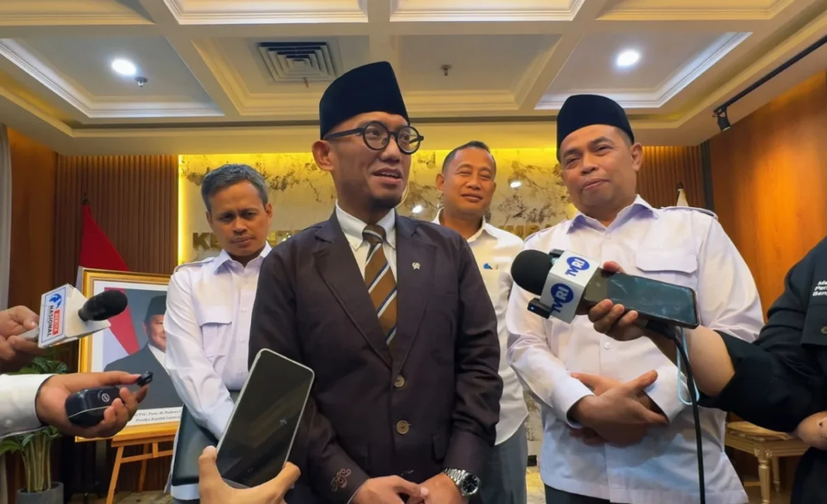 Wakil Menteri Haji dan Umrah Dahnil Anzar Simanjuntak mendorong penggunaan penerbangan langsung menuju Jeddah atau Madinah untuk mendukung keamanan perjalanan jemaah dan memperkuat industri penerbangan nasional (foto: kementerian haji dan umrah)