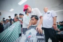 Siswa Sekolah Rakyat mengikuti pelatihan vokasi bidang pangkas rambut, penataan rambut, dan tata rias sebagai bekal memasuki dunia kerja (foto: kementerian sosial)