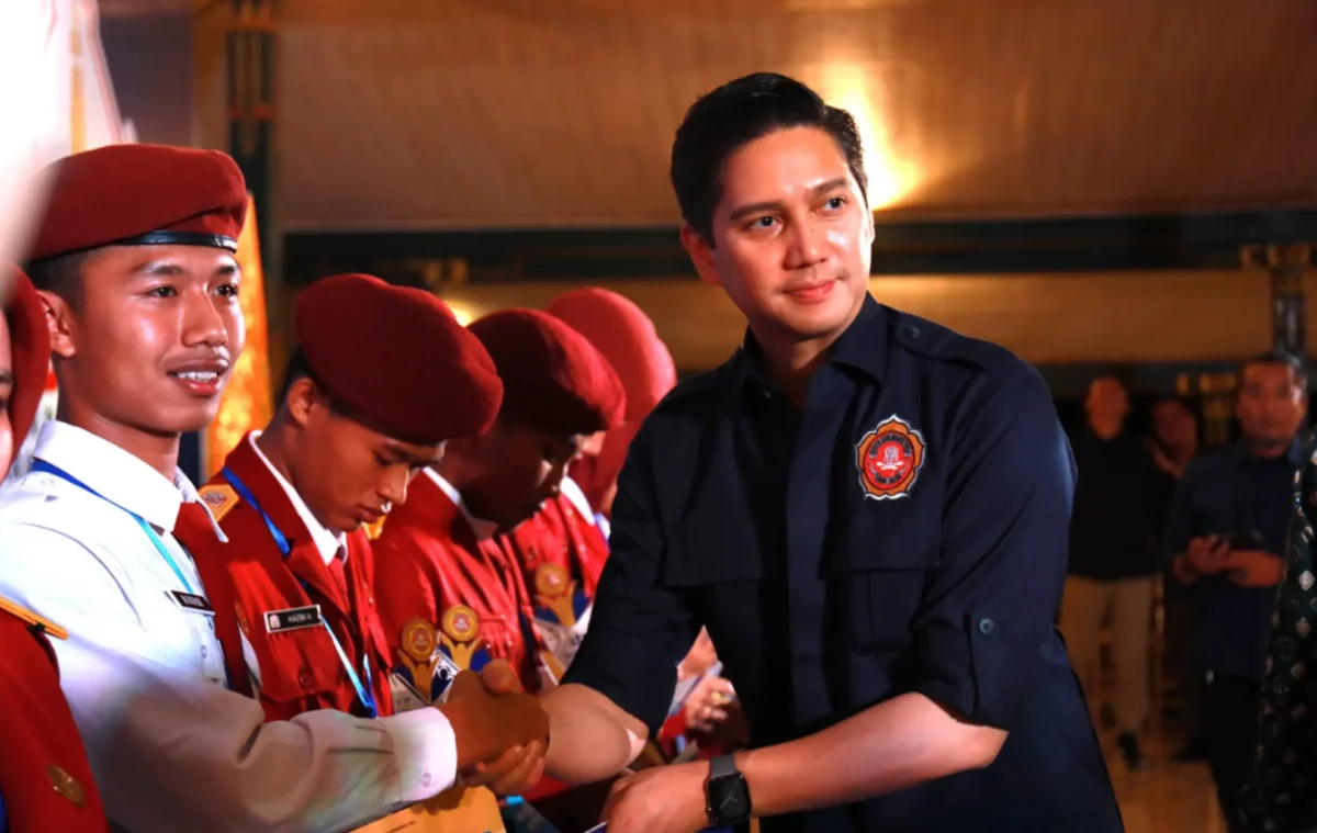 Ketua Umum PNKT Budisatrio Djiwandono mengapresiasi prestasi siswa Sekolah Rakyat dalam Olimpiade Bahasa Asing serta inovasi sosial masyarakat pada malam penganugerahan BBNKT 2026 di Yogyakarta (foto: kementerian sosial)