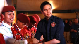 Ketua Umum PNKT Budisatrio Djiwandono mengapresiasi prestasi siswa Sekolah Rakyat dalam Olimpiade Bahasa Asing serta inovasi sosial masyarakat pada malam penganugerahan BBNKT 2026 di Yogyakarta (foto: kementerian sosial)